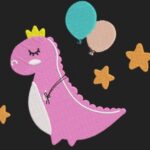 Motif de broderie  machine princesse dinosaure. Dimensions:   10 x 10 /13 x 18 / 20  x 20 cm  . Formats des fichiers dans votre téléchargement  PES,CSD,EXP,HUS,SHV,VIP,XXX,DST,PCS,VP3,EMB,JEF… Téléchargement immédiat après votre paiement et aussi disponible dans votre compte. Après avoir téléchargé le dossier vous devez le dézipper pour récupérer le fichier compatible avec votre machine. N’hésitez pas à nous demander le  format de fichier de broderie compatible avec votre machine si il ne figure pas dans la liste ci dessus. Merci.
