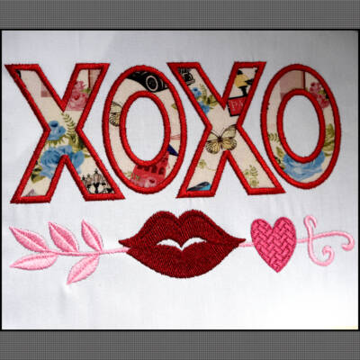 broderie-de-monogramme-xoxo-pour-machine Broderie d'Appliqué du Monogramme XOXO avec Baiser et Cœur – Image 1